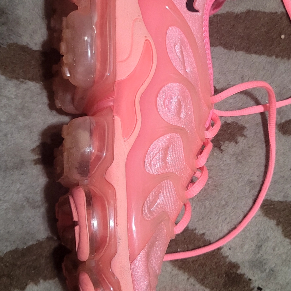 Nike vapormax plus pink size 11